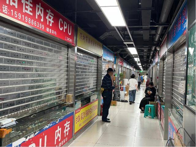 关税风波下的芯片市场：华强北商家“捂”货待涨 国产半导体厂商已接到“替代”订单 | 传真
